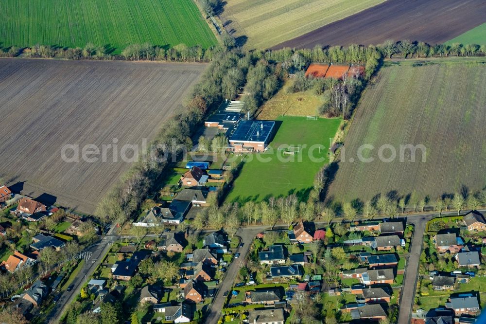 Stade from the bird's eye view: Roof on the building of the sports hall in Hagen in Stade in the state Lower Saxony, Germany