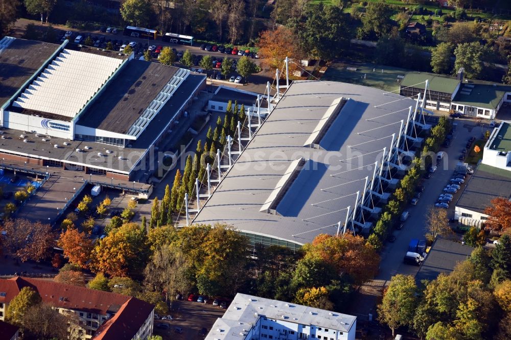 Hamburg from above - Roof on the building of the sports hall - Leichtathletikhalle on Krochmannstrasse in Hamburg, Germany