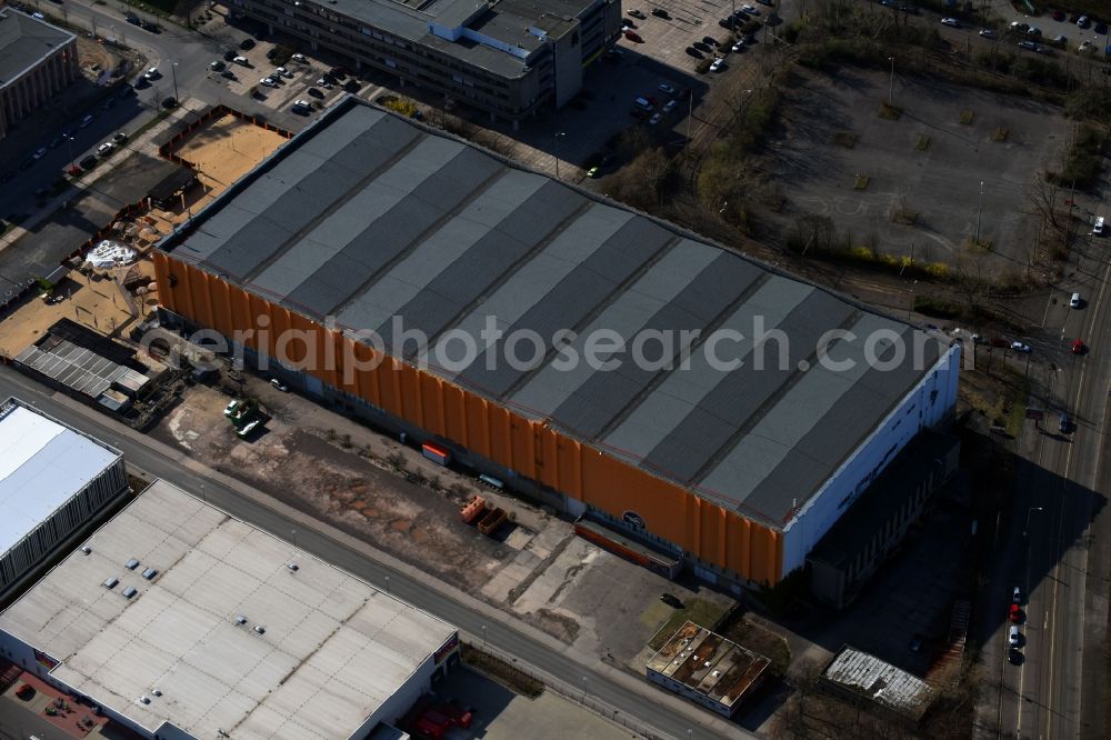 Aerial photograph Leipzig - Roof on the building of the sports hall Soccerworld Deutschland GmbH on Curiestrasse in Leipzig in the state Saxony