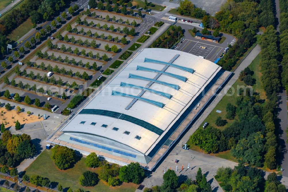 Aerial photograph Leipzig - Roof on the building of the sports hall Quarterback Immobilien Arena in the district Zentrum-Nordwest in Leipzig in the state Saxony, Germany