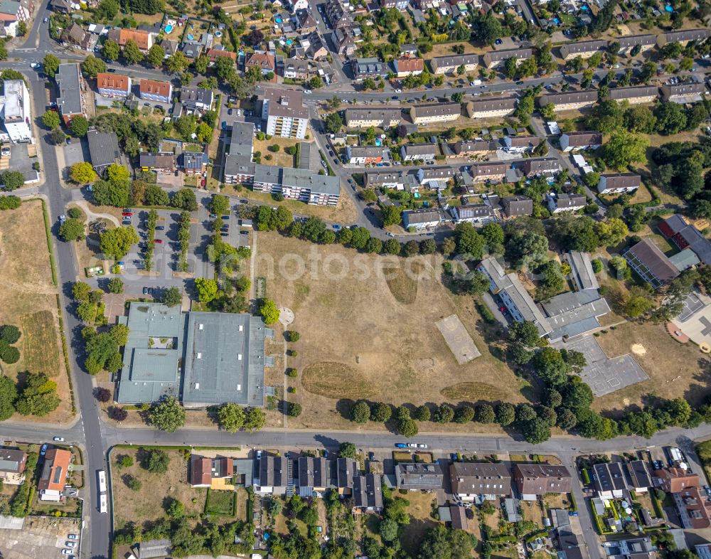 Hamm from the bird's eye view: Roof on the building of the sports hall Sachsen-Halle on Piebrockskamp in the district Heessen in Hamm in the state North Rhine-Westphalia, Germany