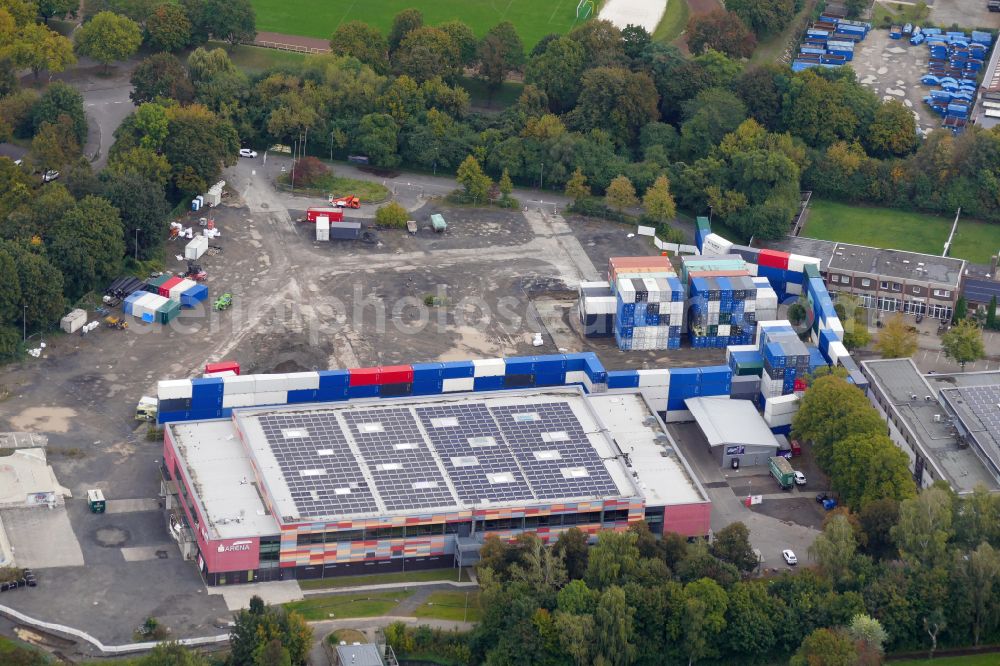 Göttingen from the bird's eye view: Area of a bomb site secured with a protective wall made of stacked containers at the building of the Sparkassen-Arena sports hall in Goettingen in the state of Lower Saxony, Germany