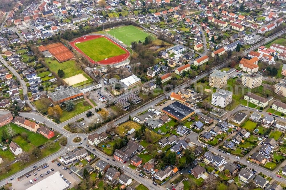 Bergkamen from the bird's eye view: Roof on the building of the sports hall and Sportplatzanlagen on Nordbergstadion in Bergkamen in the state North Rhine-Westphalia, Germany