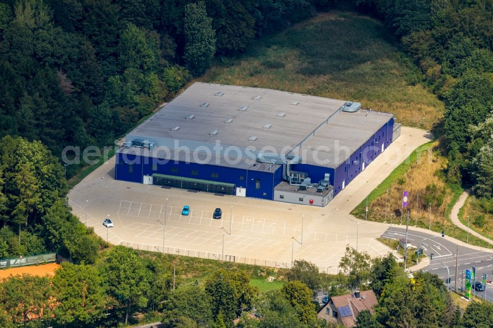 Schwelm from the bird's eye view: Roof on the building of the sports hall of Stadtsportverband e.V., Schwelm in Schwelm in the state North Rhine-Westphalia, Germany