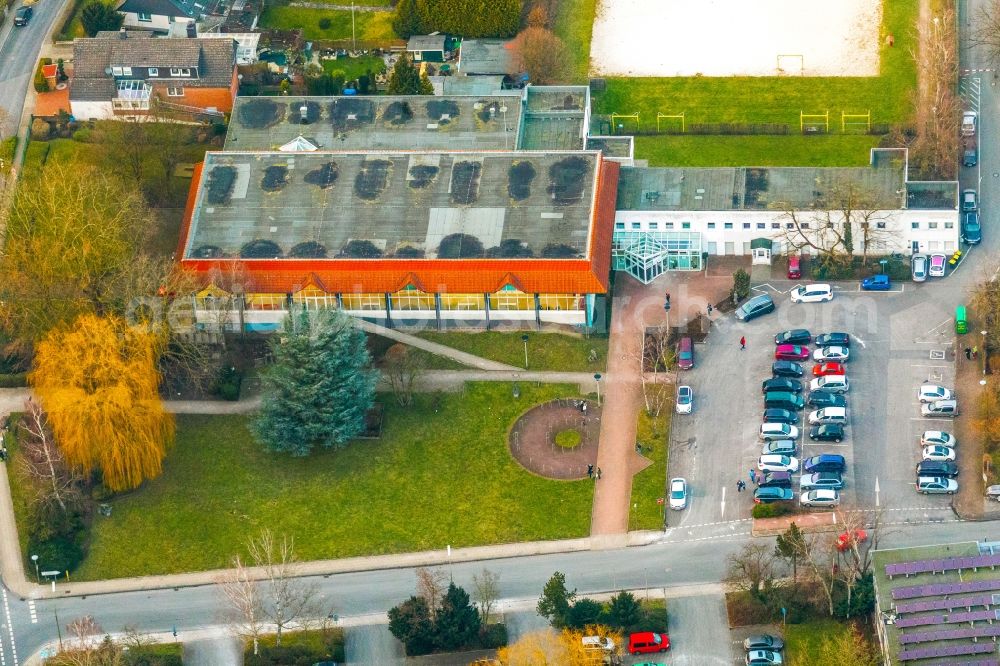 Bergkamen from the bird's eye view: Roof on the building of the sports hall Turnhalle on Nordbergstadion on Lessingstrasse in Bergkamen in the state North Rhine-Westphalia, Germany