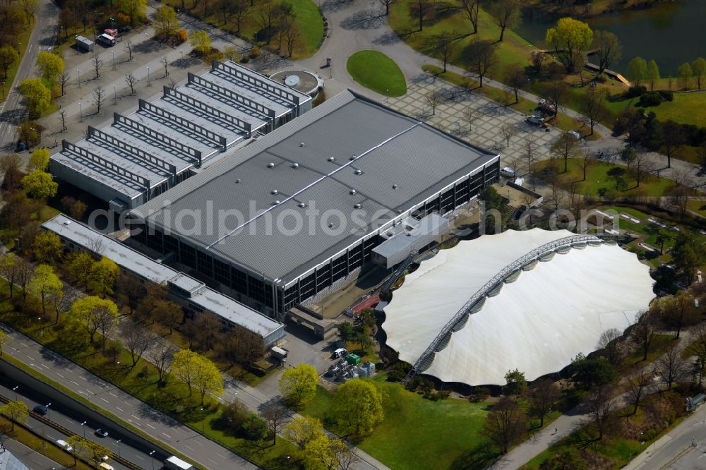München from the bird's eye view: Building of sports hall Ensemble of Olympia-Eissportzentrum and SoccArena on Spiridon-Louis-Ring in the district Milbertshofen-Am Hart in Munich in the state Bavaria, Germany