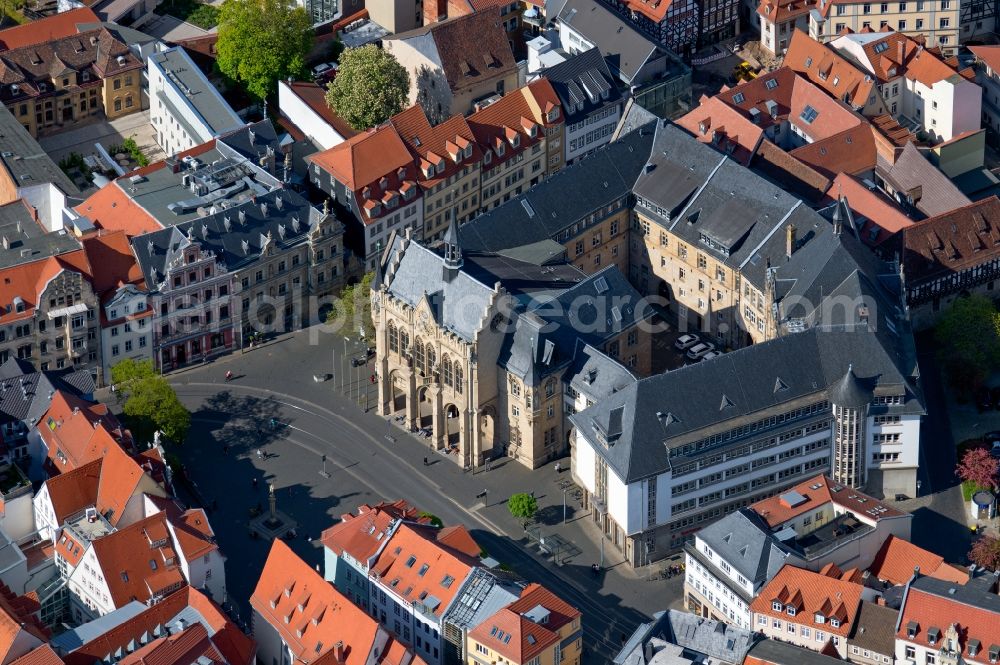 Aerial photograph Erfurt - Town Hall building of the city administration on Fischmarkt in of Altstadt in Erfurt in the state Thuringia, Germany