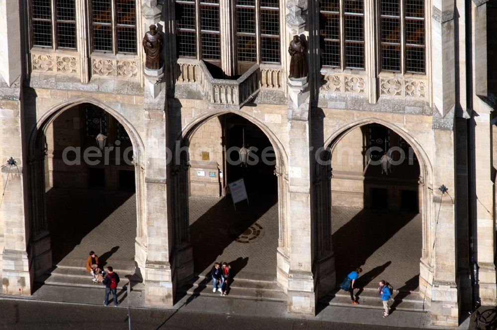 Erfurt from the bird's eye view: Town Hall building of the city administration on Fischmarkt in of Altstadt in Erfurt in the state Thuringia, Germany