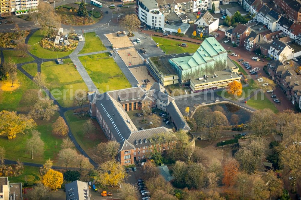 Dinslaken from the bird's eye view: Town Hall building of the city administration on place Platz D'Agen in the district Ruhr Metropolitan Area in Dinslaken in the state North Rhine-Westphalia