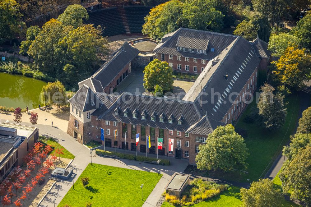 Dinslaken from the bird's eye view: Town Hall building of the city administration on place Platz D'Agen in the district Ruhr Metropolitan Area in Dinslaken in the state North Rhine-Westphalia