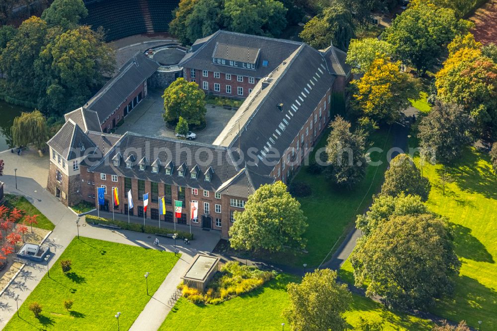 Aerial photograph Dinslaken - Town Hall building of the city administration on place Platz D'Agen in the district Ruhr Metropolitan Area in Dinslaken in the state North Rhine-Westphalia