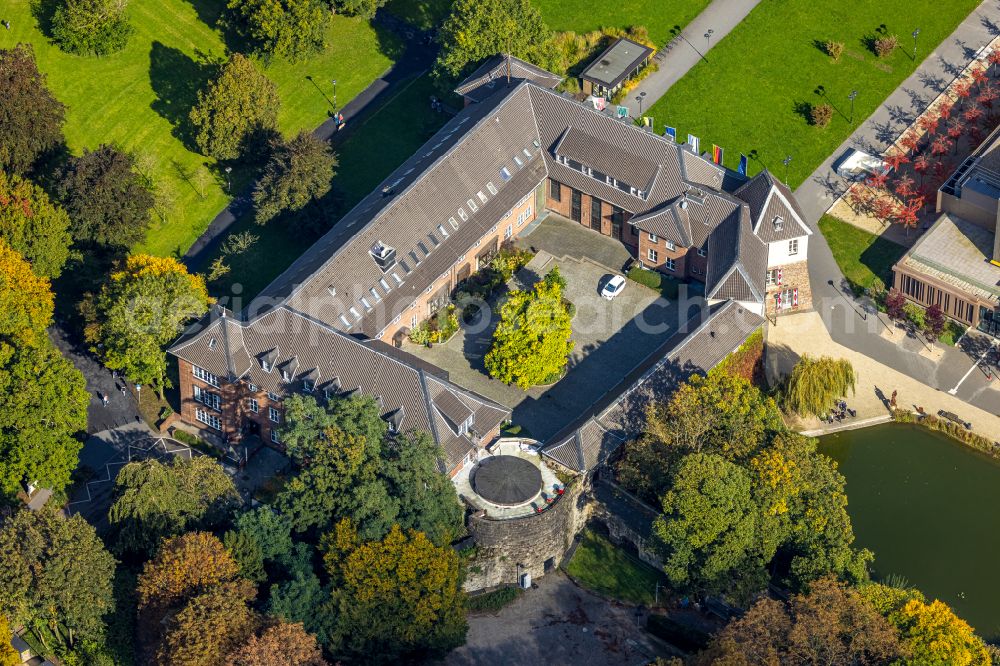 Dinslaken from the bird's eye view: Town Hall building of the city administration on place Platz D'Agen in the district Ruhr Metropolitan Area in Dinslaken in the state North Rhine-Westphalia