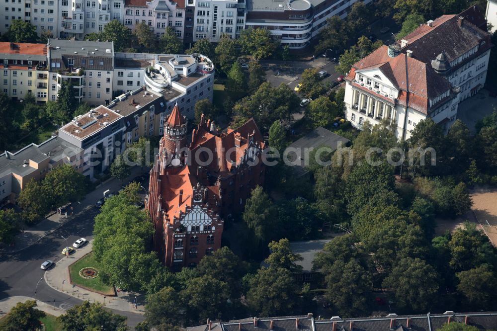 Berlin from the bird's eye view: Town Hall building of the city administration on place Berkaer Platz in the district Schmargendorf in Berlin, Germany