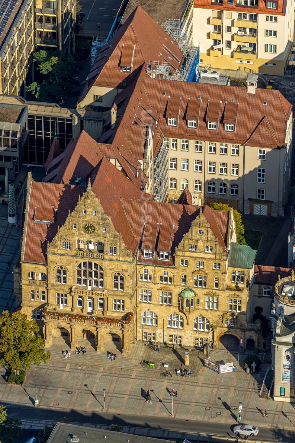 Aerial image Bielefeld - Town Hall building of the city administration Altes Rathaus on street Niederwall in Bielefeld in the state North Rhine-Westphalia, Germany