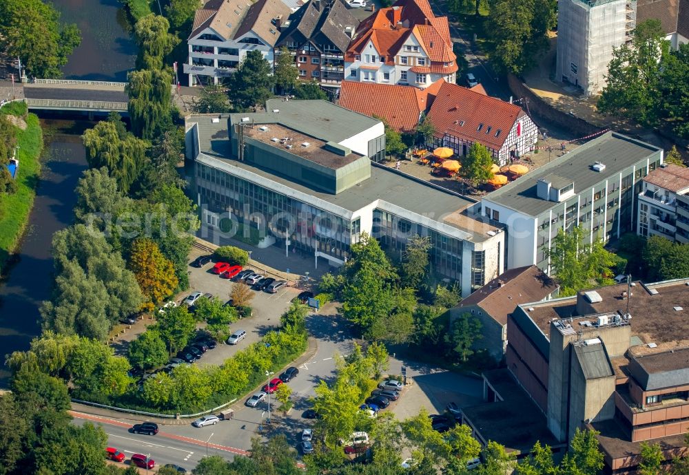 Aerial photograph Bünde - Town Hall building of the city administration infornt of the restaurante Toro Blanco in Buende in the state North Rhine-Westphalia