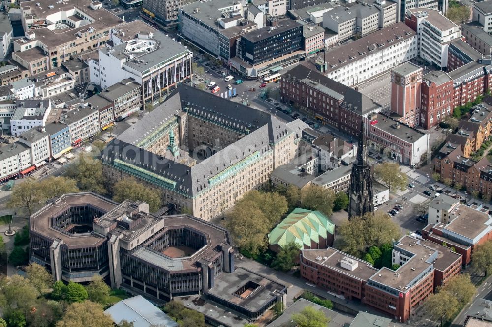 Bochum from above - Town Hall building of the city administration on Willy-Brandt-Platz in Bochum at Ruhrgebiet in the state North Rhine-Westphalia, Germany