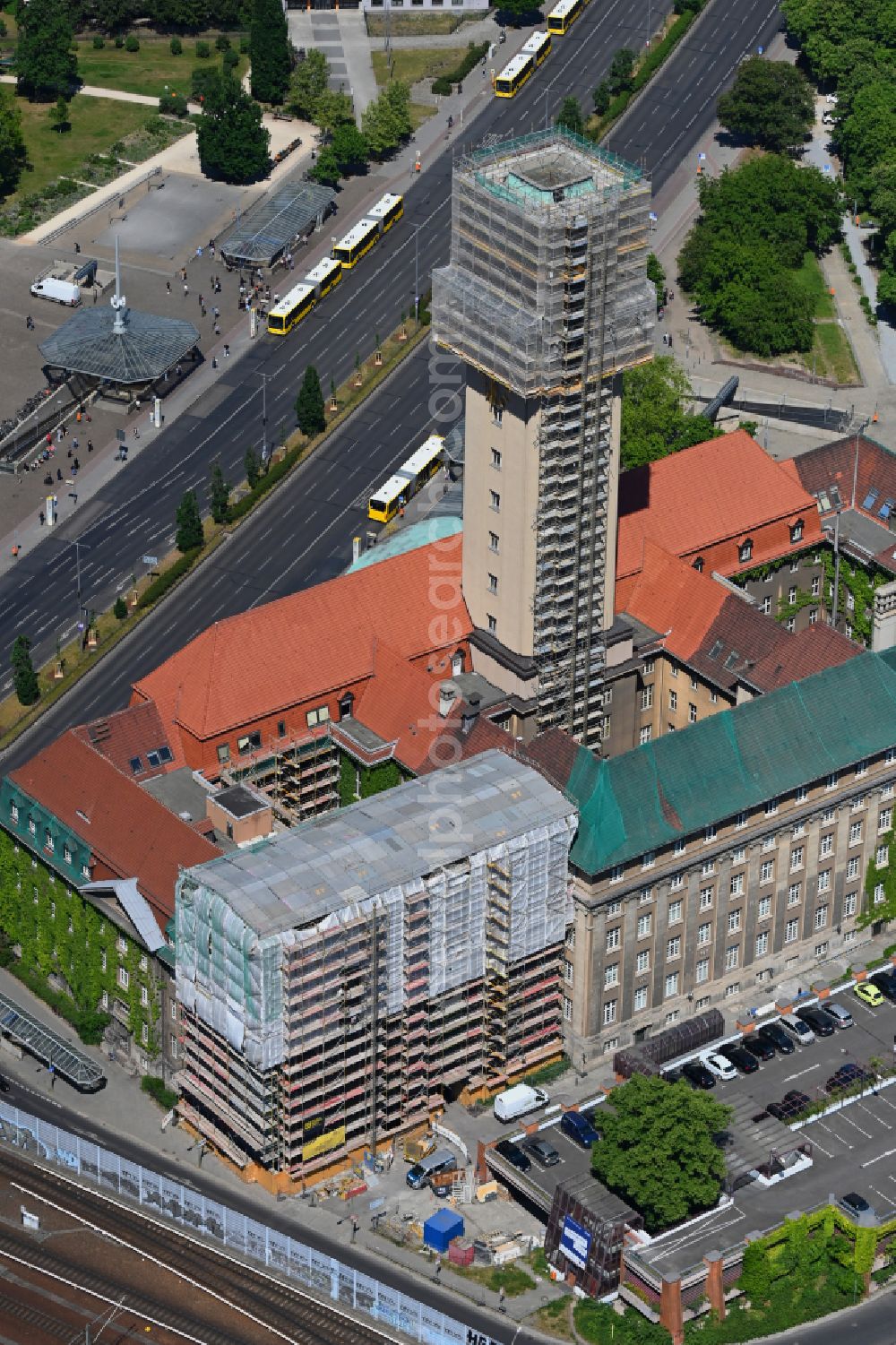 Aerial photograph Berlin - City hall building of the city administration with tower on Carl-Schurz-Strasse in the Spandau district in the district Spandau in Berlin, Germany