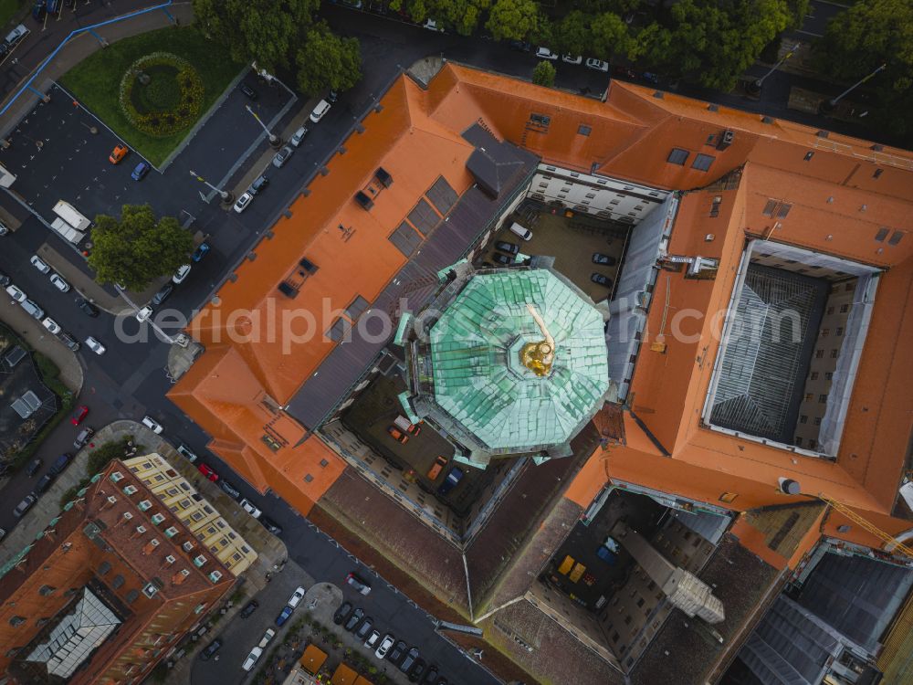 Dresden from the bird's eye view: Town Hall building of the city administration Dresden on street Doktor-Kuelz-Ring in the district Altstadt in Dresden in the state Saxony