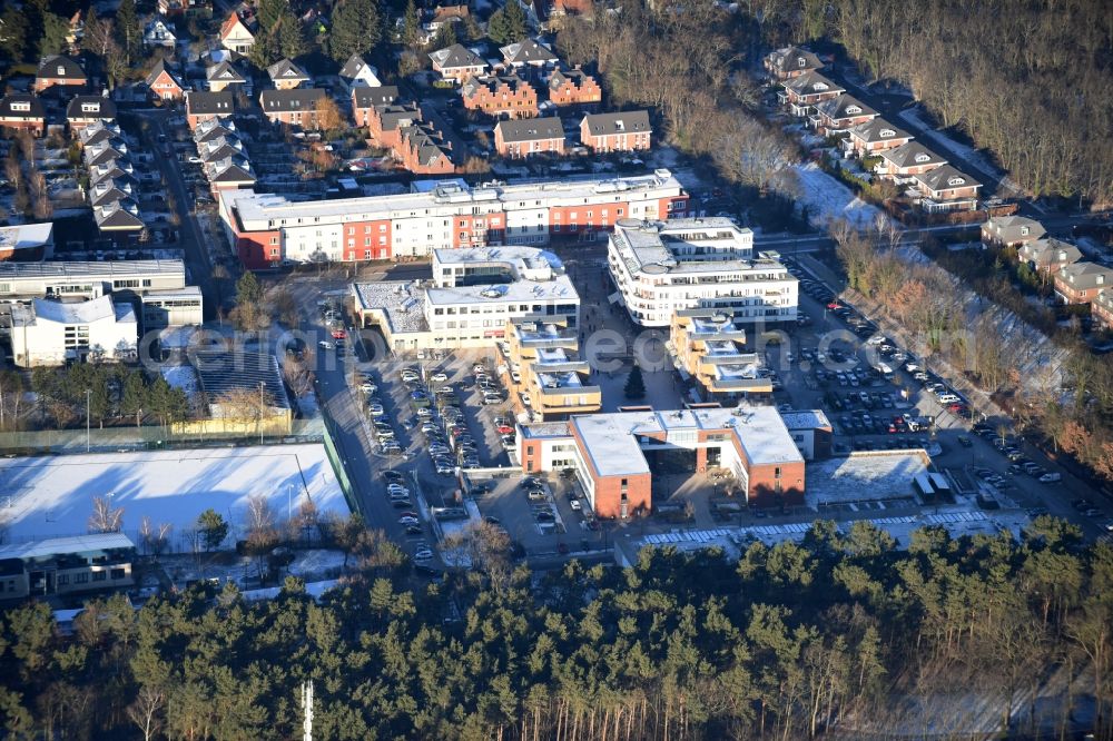 Kleinmachnow from above - Town Hall building of the city administration Gemeindeamt Kleinmachnow on Adolf-Grimme-Ring in Kleinmachnow in the state Brandenburg