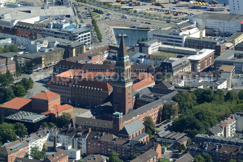 Kiel from the bird's eye view: Town Hall building of the city administration of Kiel in the state of Schleswig-Holstein. The building with its tower is located close to the harbour area of Schwedenkai. Waisenhofstrasse takes its course in front of the building, town hall square is located behind it