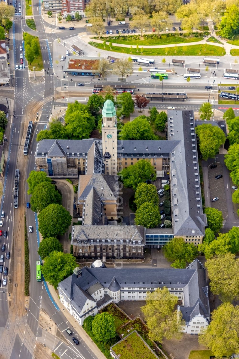 Aerial image Gelsenkirchen - Town Hall building of the city administration and church of Saint Urbanus in the district Buer in Gelsenkirchen at Ruhrgebiet in the state North Rhine-Westphalia