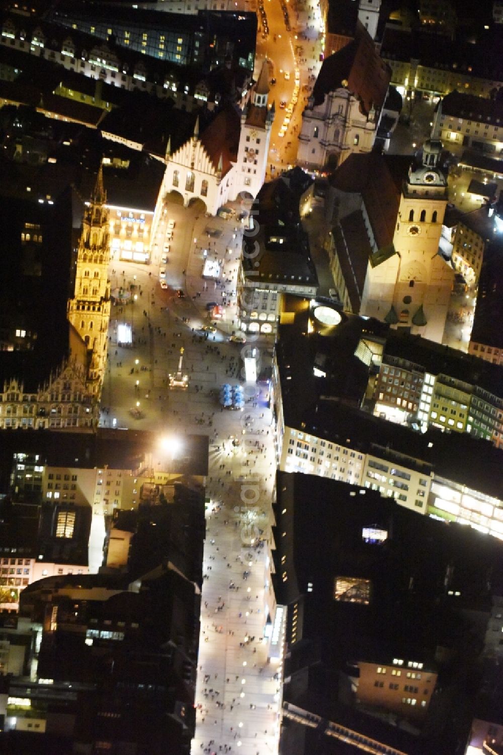 München from the bird's eye view: Night view Town Hall building of the city administration am Marienplatz in Munich in the state Bavaria