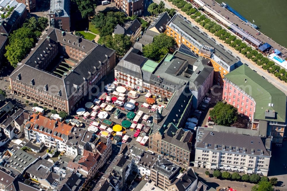 Düsseldorf from the bird's eye view: Town Hall building of the City Council at the market downtown in Duesseldorf in the state North Rhine-Westphalia