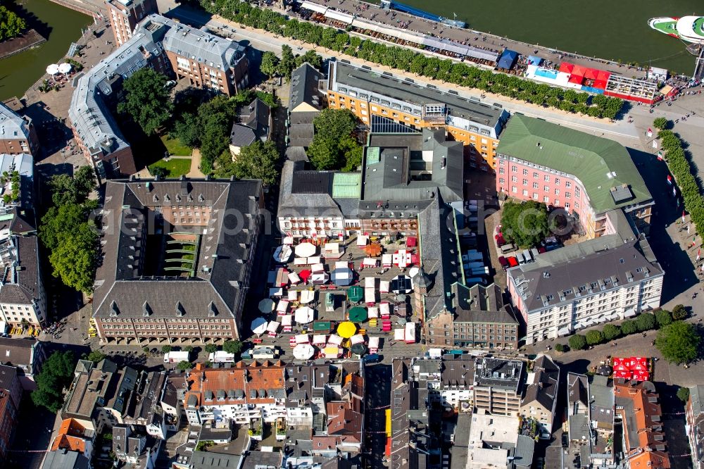 Aerial image Düsseldorf - Town Hall building of the City Council at the market downtown in Duesseldorf in the state North Rhine-Westphalia