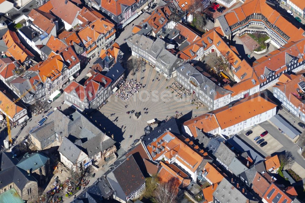 Aerial photograph Goslar - Town Hall building of the City Council at the market downtown in Goslar in the state Lower Saxony, Germany