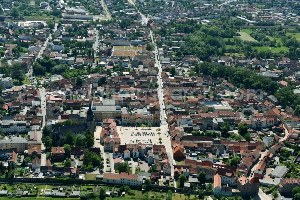 Aerial photograph Haldensleben - Town Hall building of the City Council at the market downtown in Haldensleben in the state Saxony-Anhalt, Germany