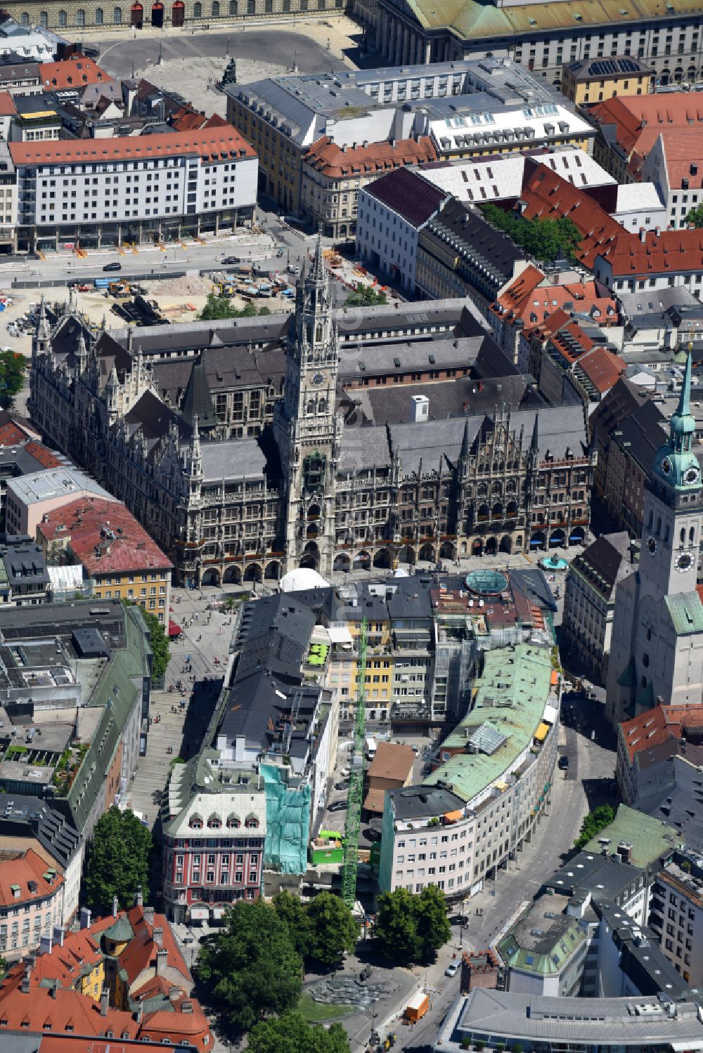 München from the bird's eye view: Town Hall building of the City Council at the market downtown on place Marienplatz in the district Altstadt in Munich in the state Bavaria, Germany