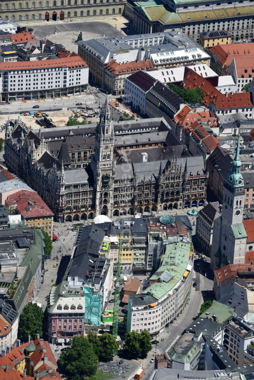 München from the bird's eye view: Town Hall building of the City Council at the market downtown on place Marienplatz in the district Altstadt in Munich in the state Bavaria, Germany