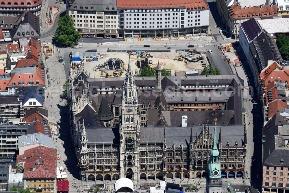 München from the bird's eye view: Town Hall building of the City Council at the market downtown on place Marienplatz in the district Altstadt in Munich in the state Bavaria, Germany