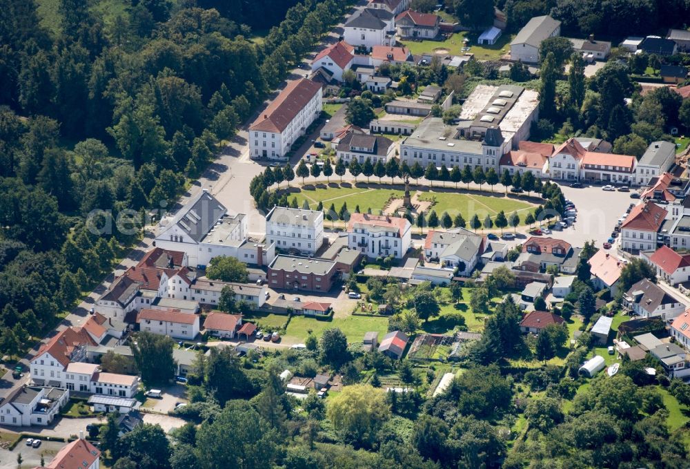 Aerial photograph Putbus - Town Hall building of the City Council at the market downtown in Putbus in the state Mecklenburg - Western Pomerania, Germany