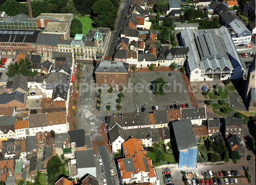 Aerial photograph Rheinberg - Town Hall building of the City Council at the market downtown in Rheinberg in the state North Rhine-Westphalia