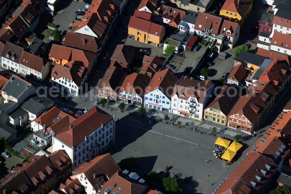 Aerial image Waren (Müritz) - Town Hall building of the City Council at the market downtown in Waren (Mueritz) in the state Mecklenburg - Western Pomerania