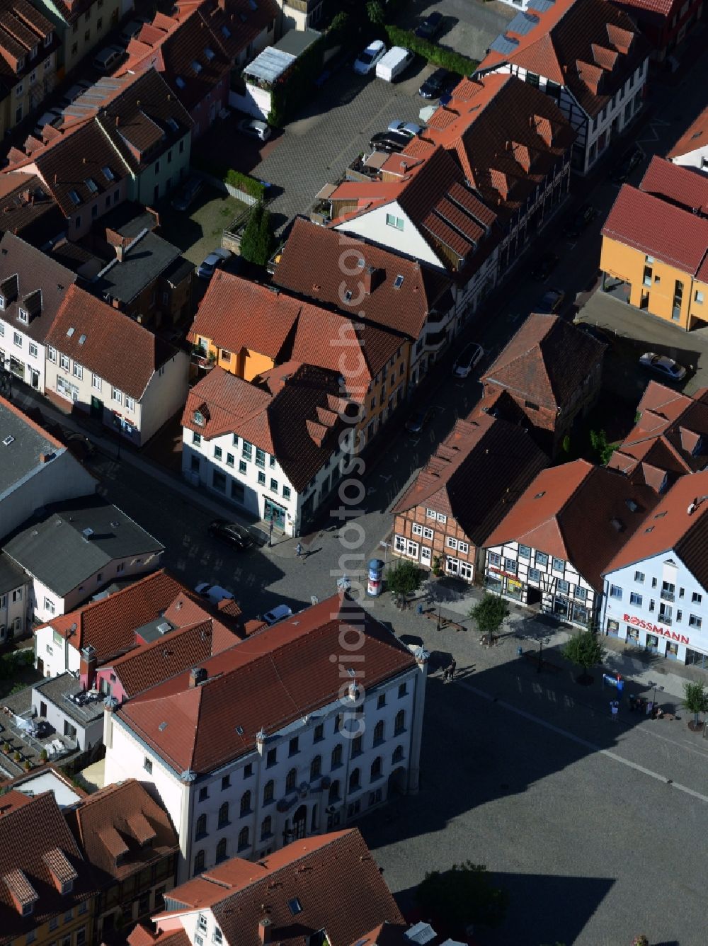 Aerial photograph Waren (Müritz) - Town Hall building of the City Council at the market downtown in Waren (Mueritz) in the state Mecklenburg - Western Pomerania