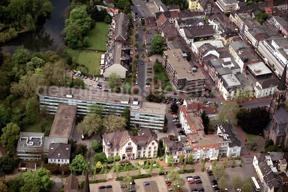 Aerial photograph Moers - Town Hall building of the city administration in Moers in the state North Rhine-Westphalia