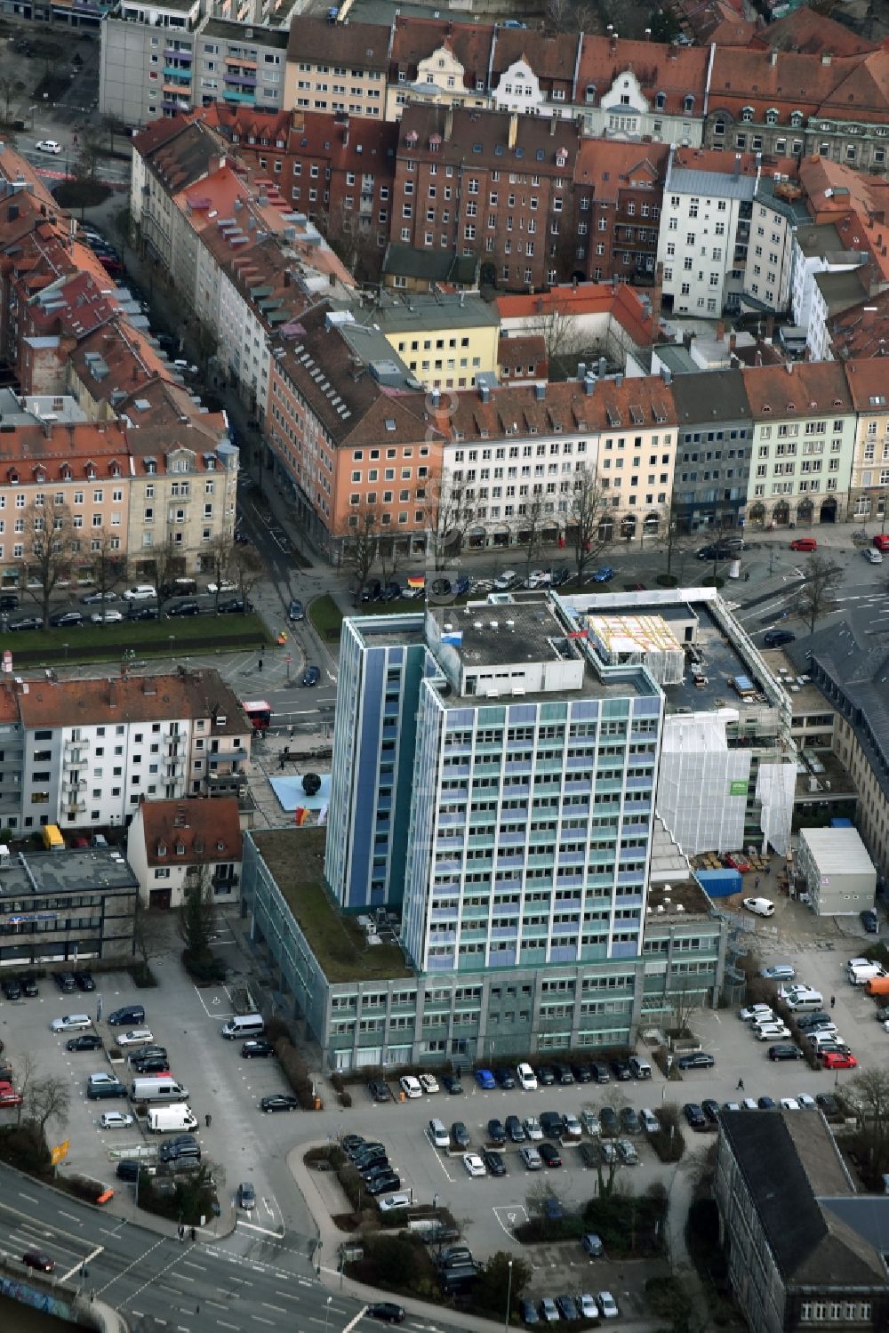 Aerial photograph Bayreuth - Town Hall building of the city administration Neues Rathaus Einwohner- und Wahlamt on Luitpoldplatz in Bayreuth in the state Bavaria