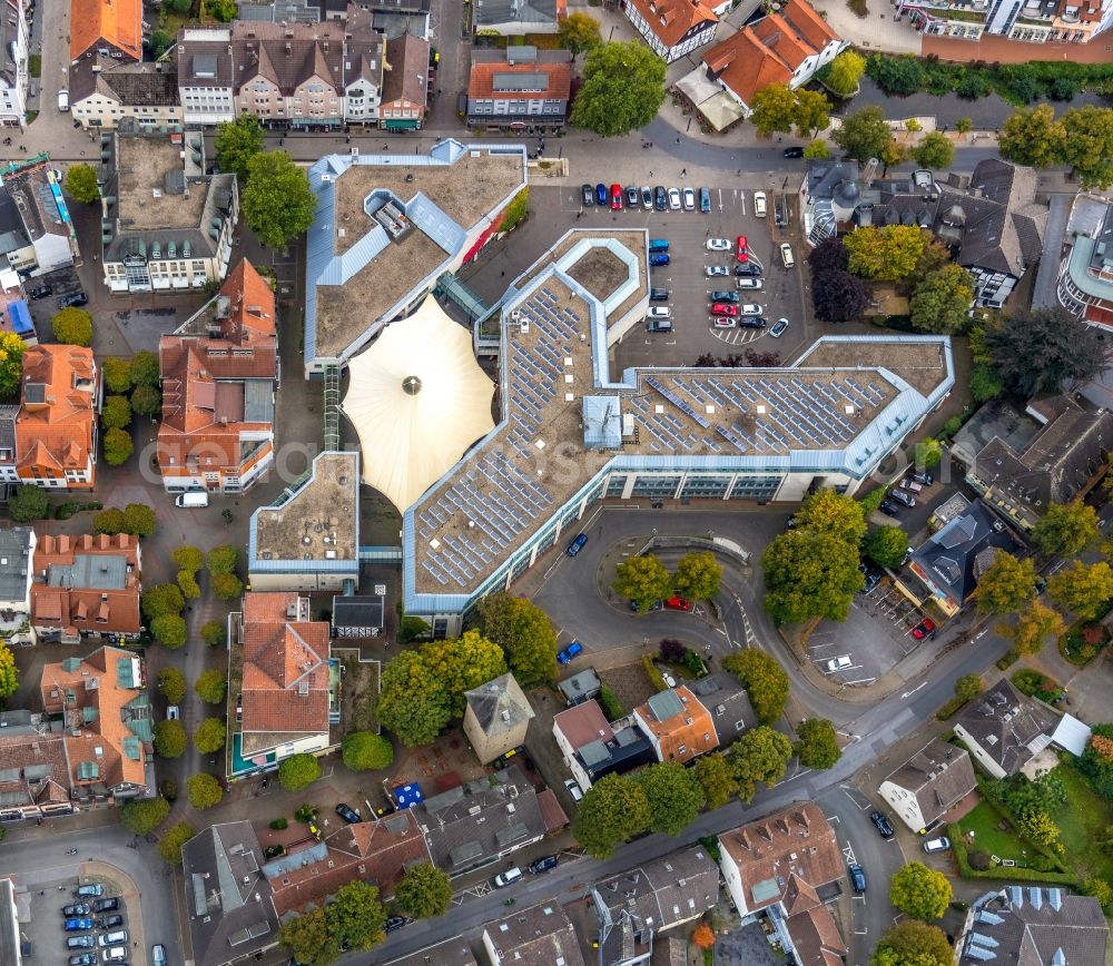 Aerial image Menden (Sauerland) - Town Hall building of the city administration at Neumarkt in Menden (Sauerland) in the state North Rhine-Westphalia, Germany