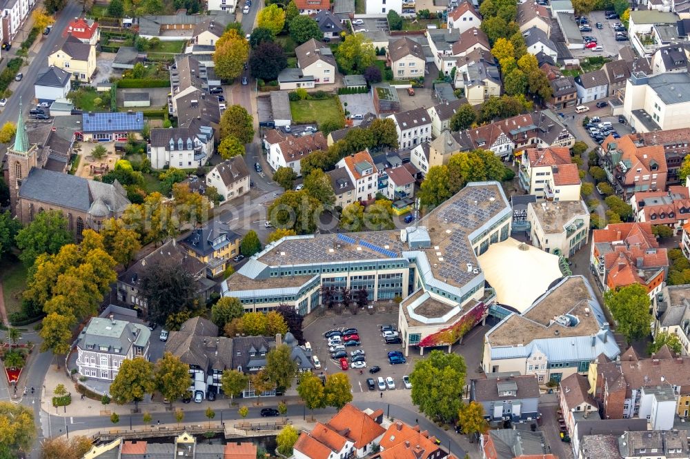 Menden (Sauerland) from above - Town Hall building of the city administration at Neumarkt in Menden (Sauerland) in the state North Rhine-Westphalia, Germany