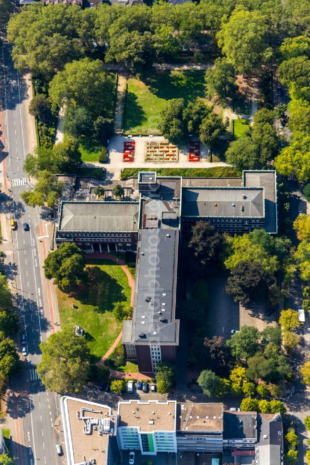 Aerial photograph Oberhausen - Town Hall building of the city administration Oberhausen in Oberhausen in the state North Rhine-Westphalia, Germany