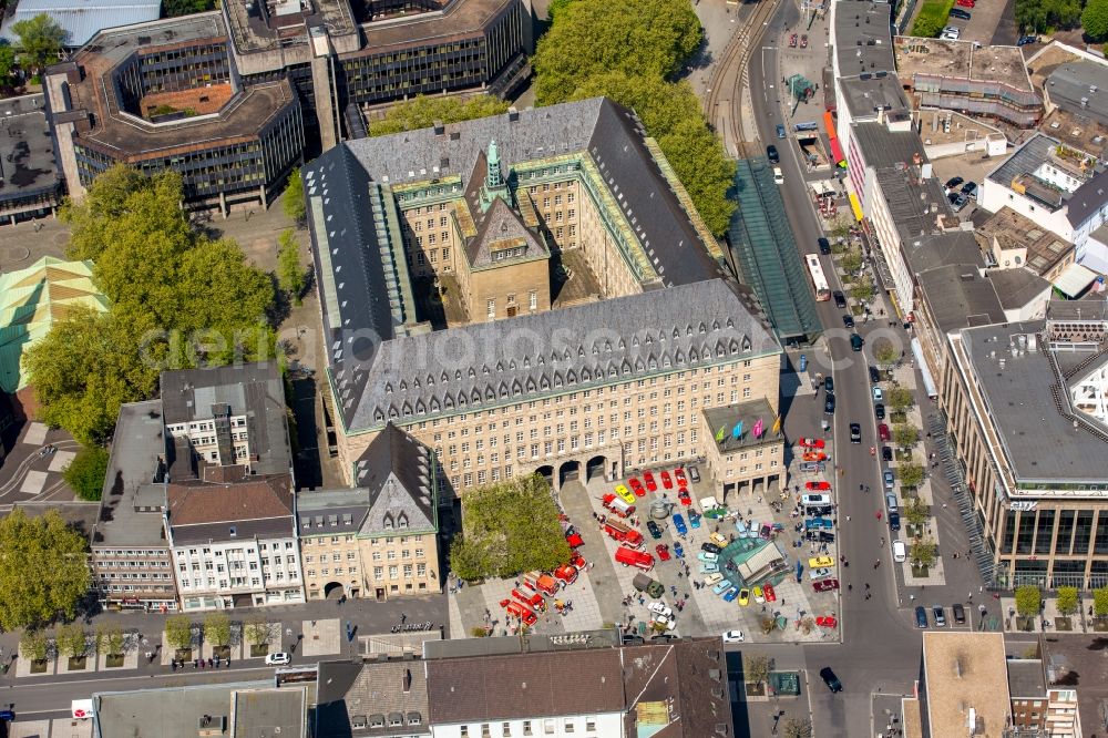 Bochum from above - Town Hall building of the city administration with historical vehicels on place Willi Brand in the district Bochum Mitte in Bochum in the state North Rhine-Westphalia