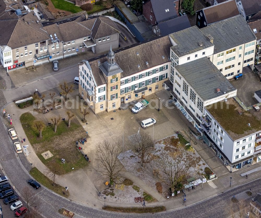 Aerial image Essen - Town Hall building of the city administration Rathaus Kettwig on Buergermeister-Fiedler-Platz in the district Kettwig in Essen at Ruhrgebiet in the state North Rhine-Westphalia, Germany