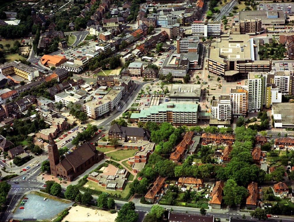 Kamp-Lintfort from the bird's eye view: Town Hall building of the city administration in the district Niersenbruch in Kamp-Lintfort in the state North Rhine-Westphalia