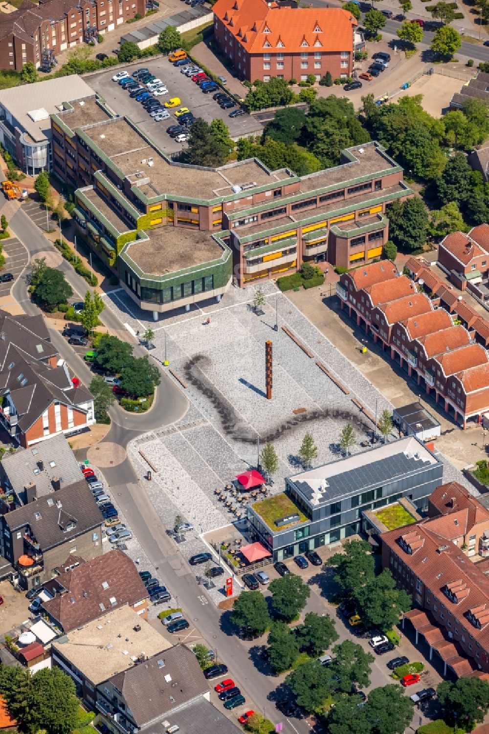 Voerde (Niederrhein) from the bird's eye view: Town Hall building of the city administration in the district Ruhr Metropolitan Area in Voerde (Niederrhein) in the state North Rhine-Westphalia