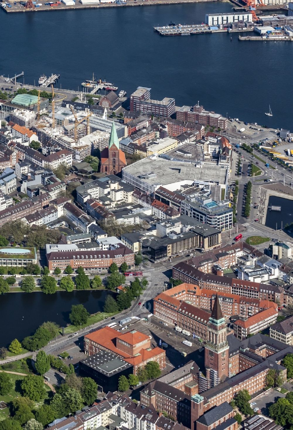 Kiel from above - Town Hall building of the city administration with Rathausplatz in Centrum in Kiel in the state Schleswig-Holstein, Germany