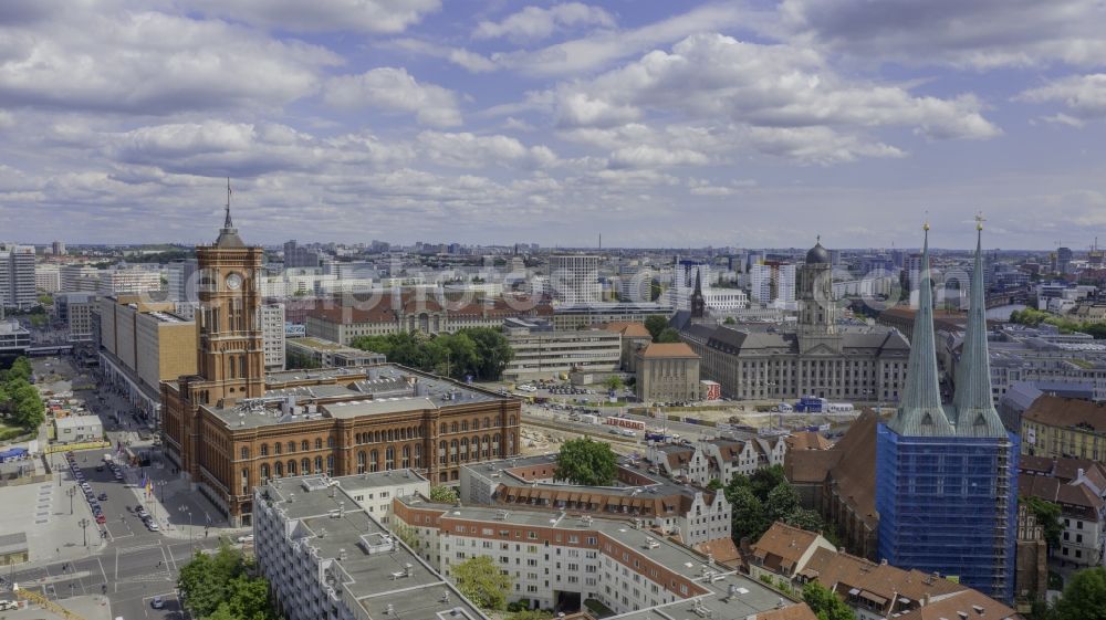 Aerial photograph Berlin - Town Hall building of the city administration Rotes Rathaus on Rathausstrasse overlooking renovation work at the Nikolaikirche in the district Mitte in Berlin, Germany