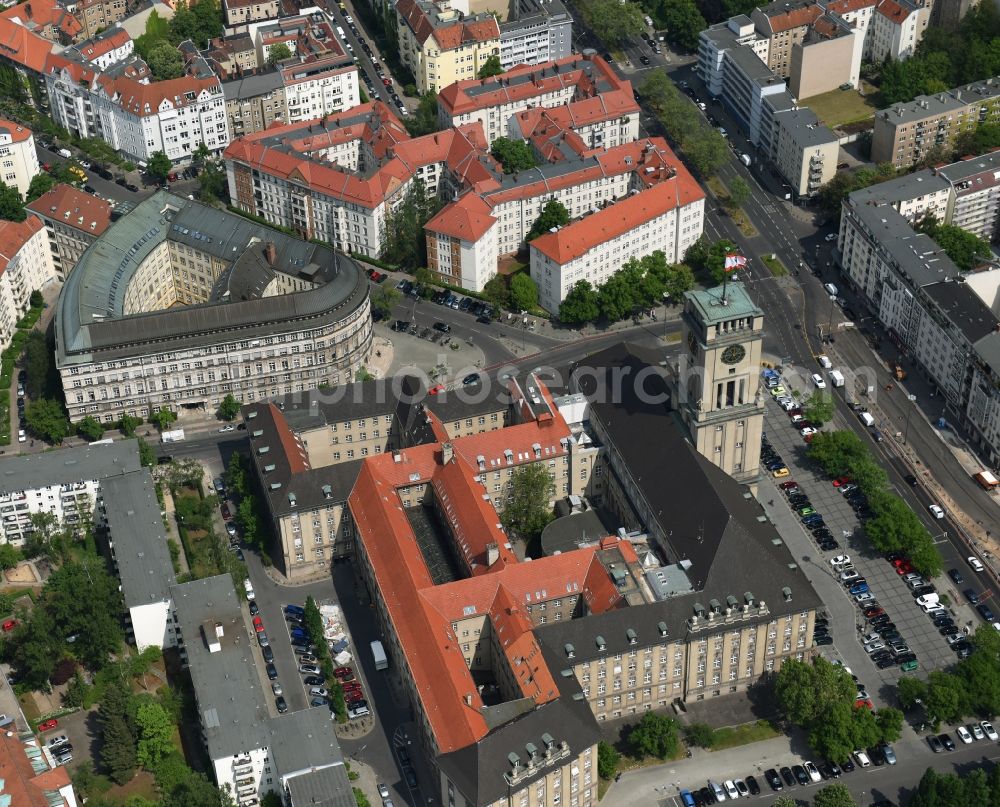 Berlin from the bird's eye view: Town Hall building of the city administration Schoeneberg at the John-F.-Kennedy-Platz in Berlin, Germany