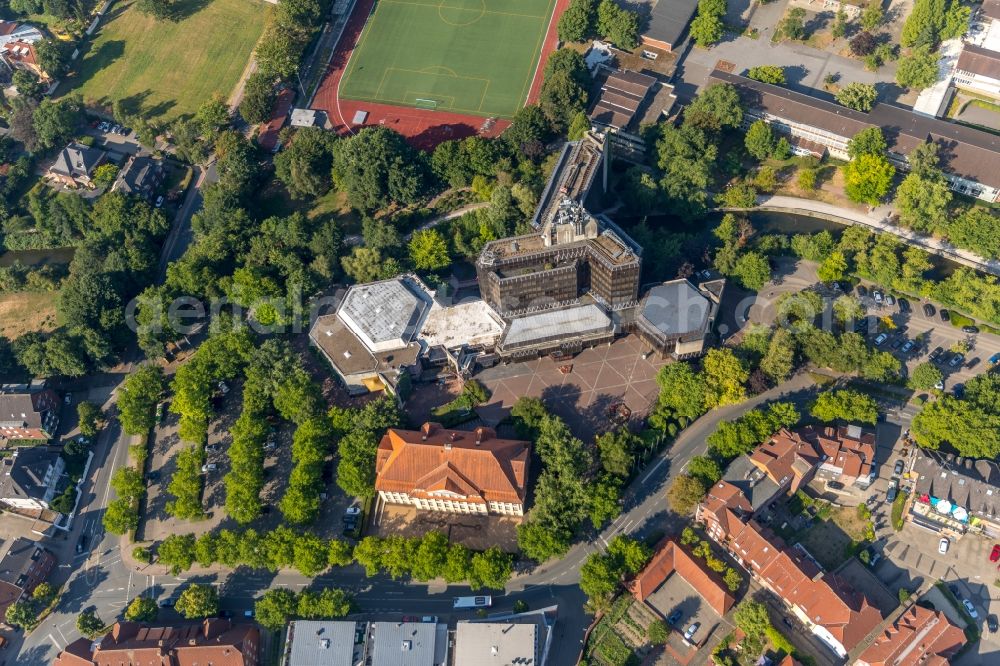 Aerial photograph Ahlen - Building of the City Hall of the City Administration, the City Library and the Ahlen City Hall on Rathausplatz in Ahlen in the federal state of North Rhine-Westphalia, Germany